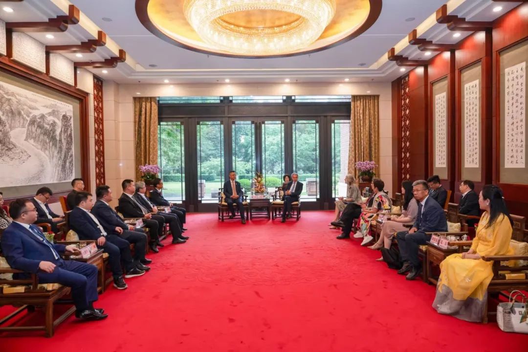 迅鐳激光董事長受邀參加第八屆全球智庫峰會！(圖4)