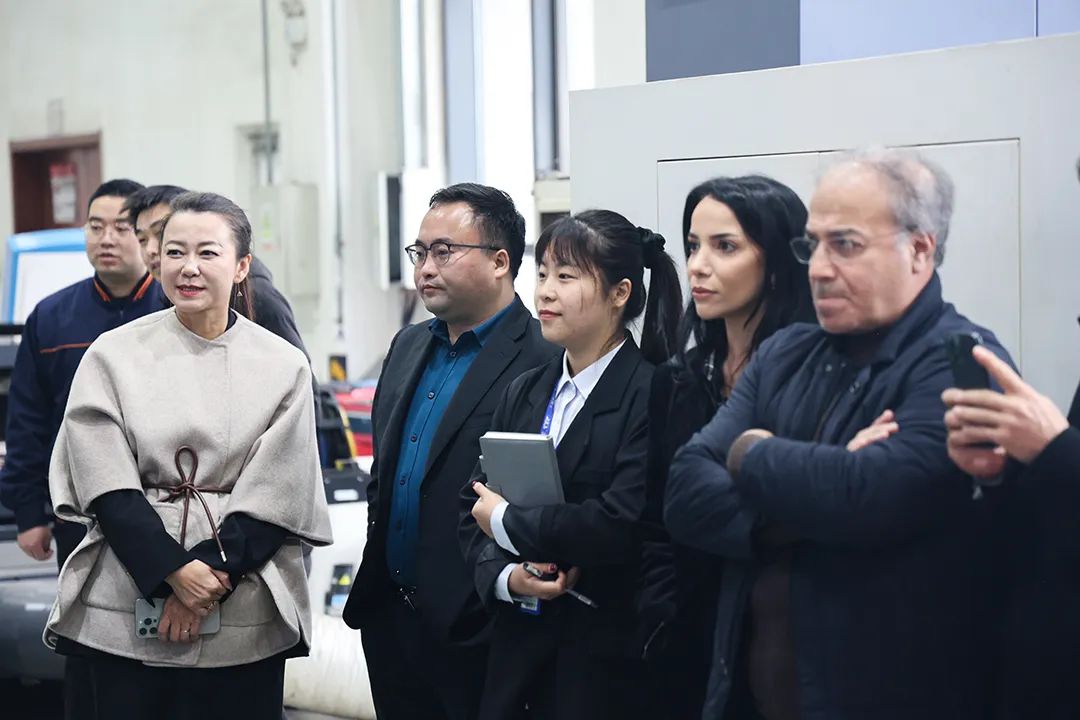 歐委會駐德國首席代表劉靜文攜海外客戶蒞臨迅鐳激光參觀考察！(圖3)