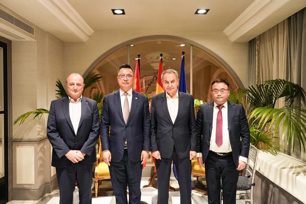 歐中理事會主席和駐西班牙大使為迅鐳激光歐洲銷售中心揭牌/波蘭前總統(tǒng)等前歐首腦被聘為海外發(fā)展顧問(圖5)