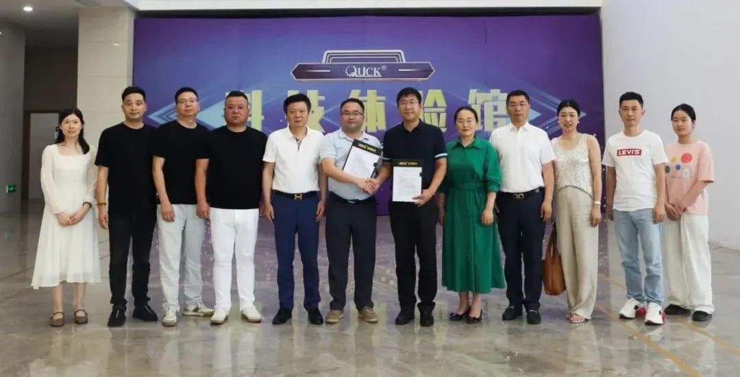 全墨西哥華人華僑總會(huì)會(huì)長(zhǎng)耶天慧一行到訪迅鐳激光(圖3)